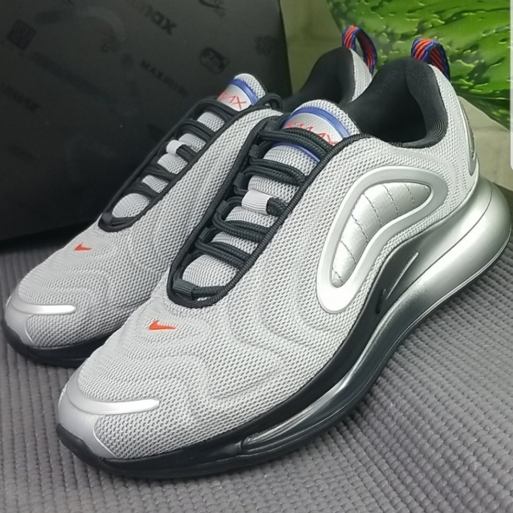Nike Air Max 720 (GS) Athletic Shoe Silver - Picture 10 of 10
